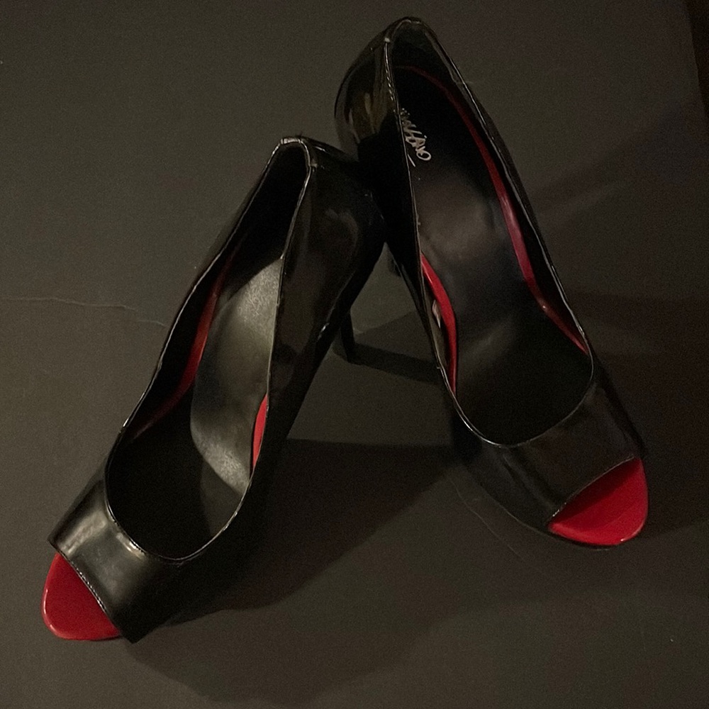 Mossimo 9 1/2 ,  5 inch heels. Worn twice. Slight scuff on back right heel